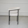 Chaise en fer forgé et tissu bouclette blanc