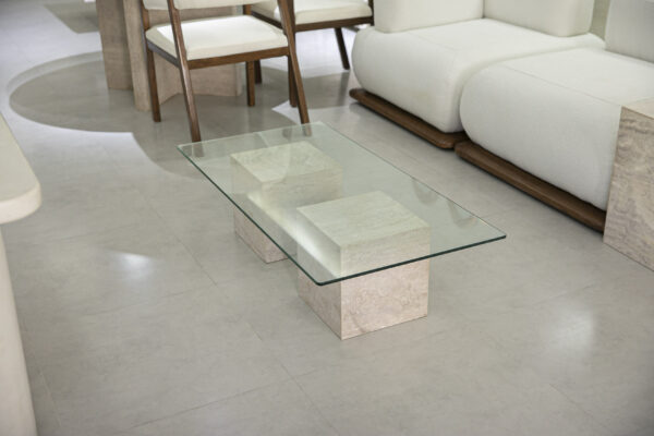 AE7A3446 Table basse en travertin et plateau en verre