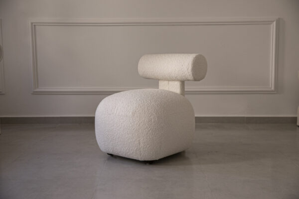 AE7A3293 Fauteuil TILILA en tissu bouclette blanc
