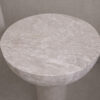 Table d’appoint en travertin