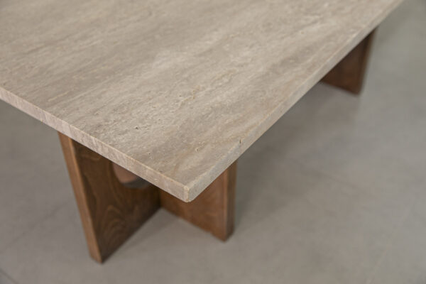 AE7A3369 Table basse en travertin et pieds en bois