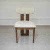 Chaise en bois et tissu bouclette blanc