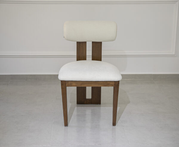 Chaise en bois et tissu bouclette blanc