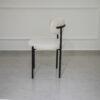 Chaise en fer forgé et tissu bouclette