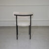 Chaise en fer forgé et tissu bouclette