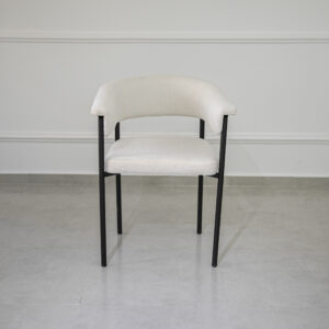 Chaise en fer forgé et tissu bouclette blanc