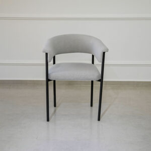 Chaise en fer forgé et tissu bouclette gris